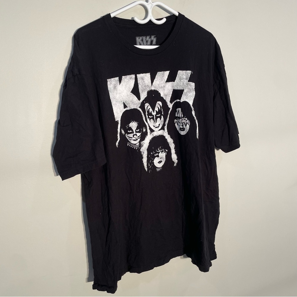 Kiss Black and White Short Sleeve Tee